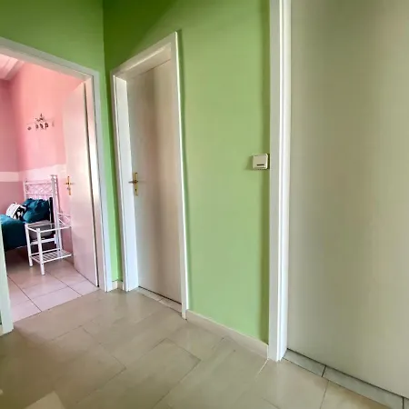 Hébergement de vacances Cozy 1 Bedroom In Big Shared House With Open Terrace, Big Kitchen, Near Lux Gare Centrale *